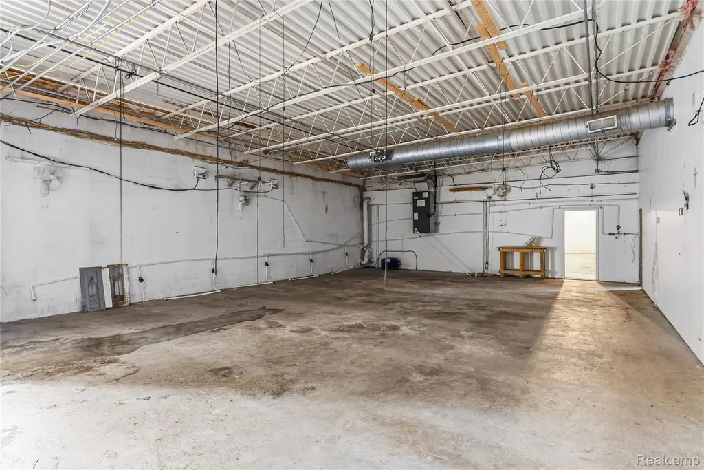 1917 Davison Road Flint City MI 48506