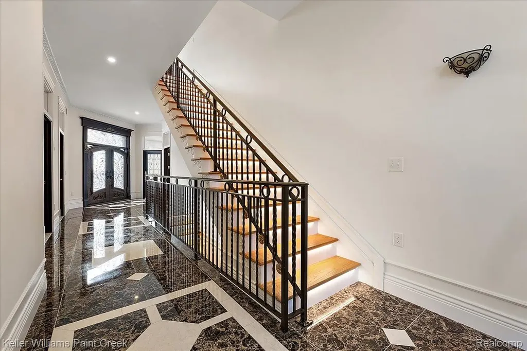 68050 Hillside Lane Washington Township MI 48095