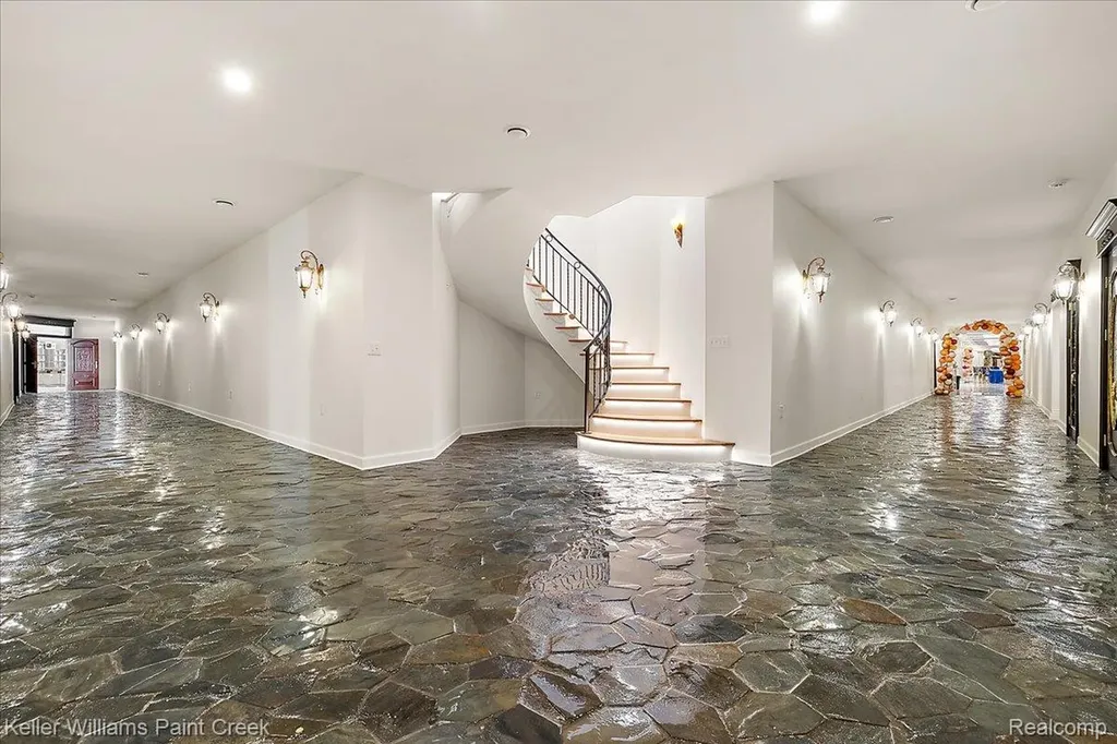 68050 Hillside Lane Washington Township MI 48095