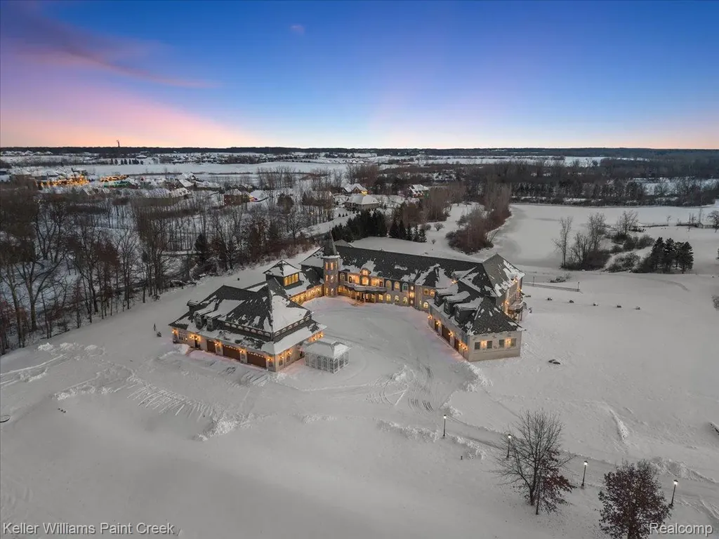 68050 Hillside Lane Washington Township MI 48095