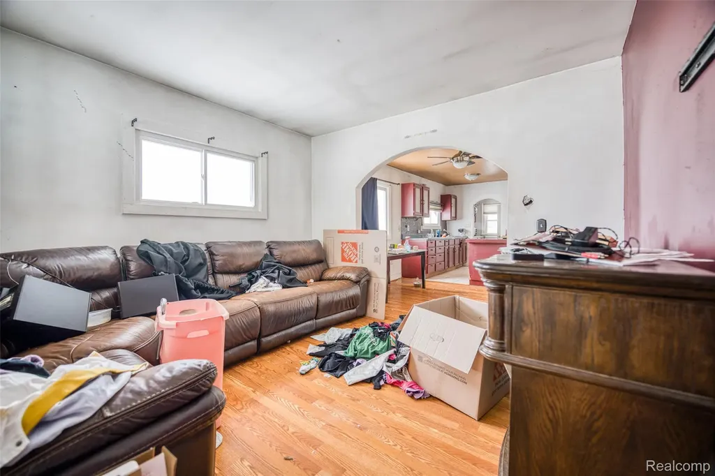 724 Robinwood Street Pontiac City MI 48340