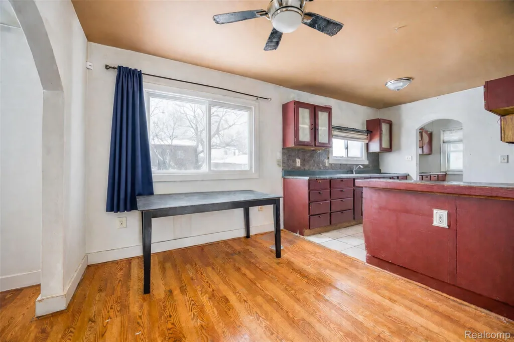 724 Robinwood Street Pontiac City MI 48340