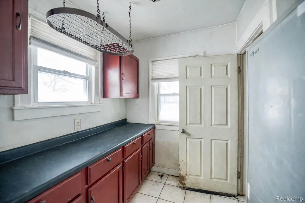 724 Robinwood Street Pontiac City MI 48340