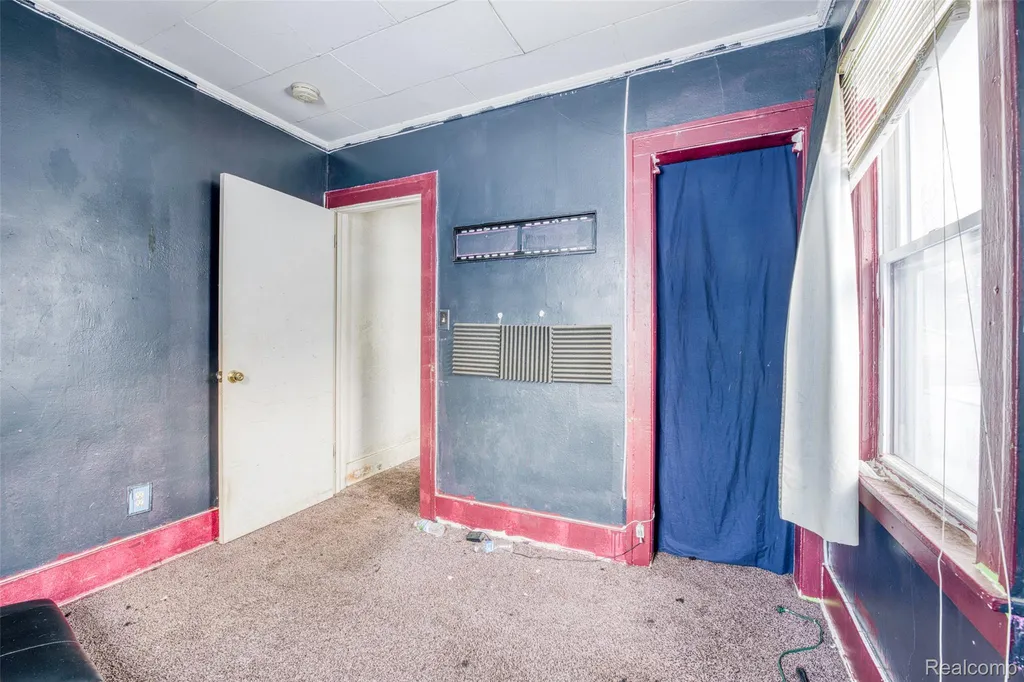 724 Robinwood Street Pontiac City MI 48340
