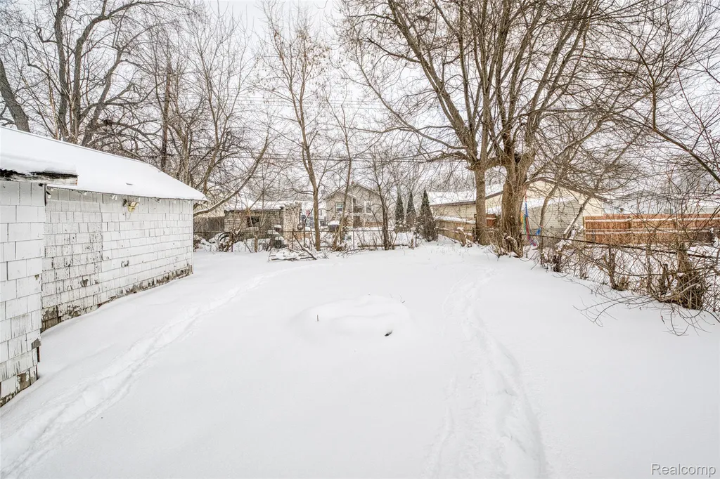 724 Robinwood Street Pontiac City MI 48340
