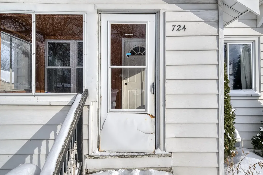 724 Robinwood Street Pontiac City MI 48340