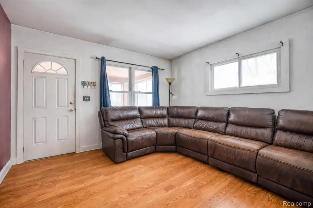 724 Robinwood Street Pontiac City MI 48340