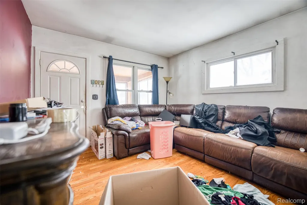 724 Robinwood Street Pontiac City MI 48340