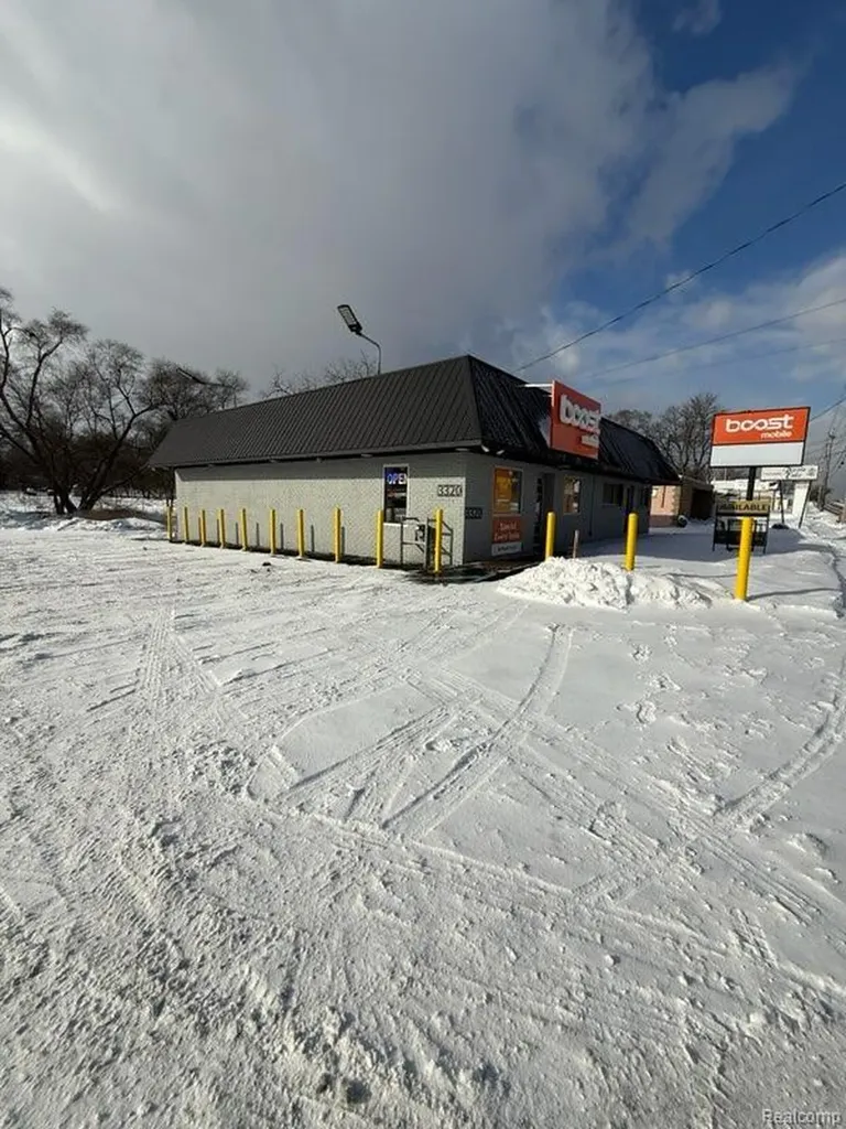 3318-3320 S Cedar Street Lansing City MI 48910