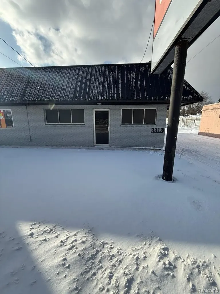 3318-3320 S Cedar Street Lansing City MI 48910