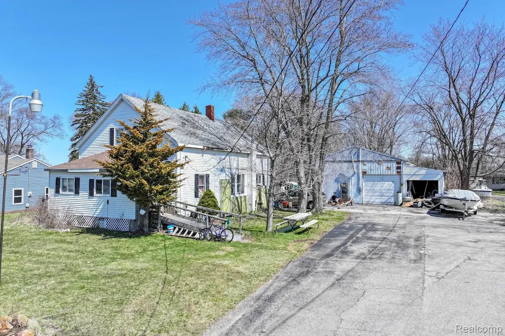 12181 Dixie Highway Birch Run Township MI 48415