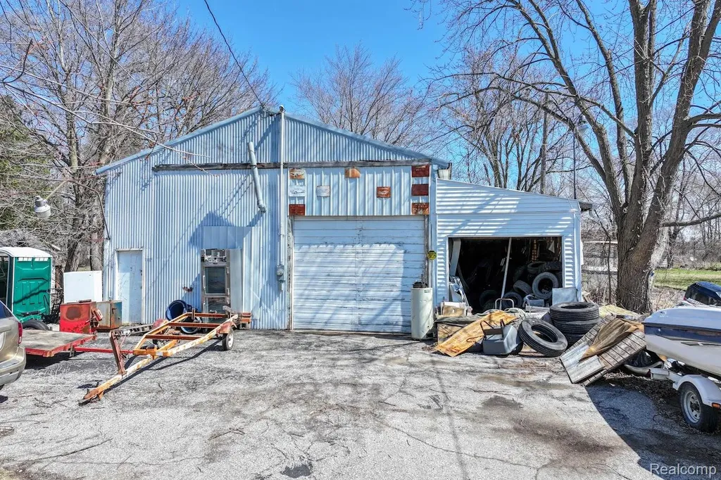 12181 Dixie Highway Birch Run Township MI 48415