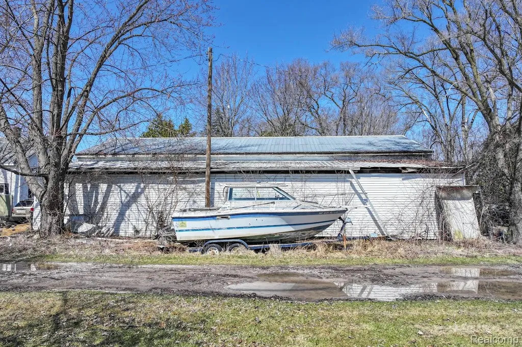 12181 Dixie Highway Birch Run Township MI 48415