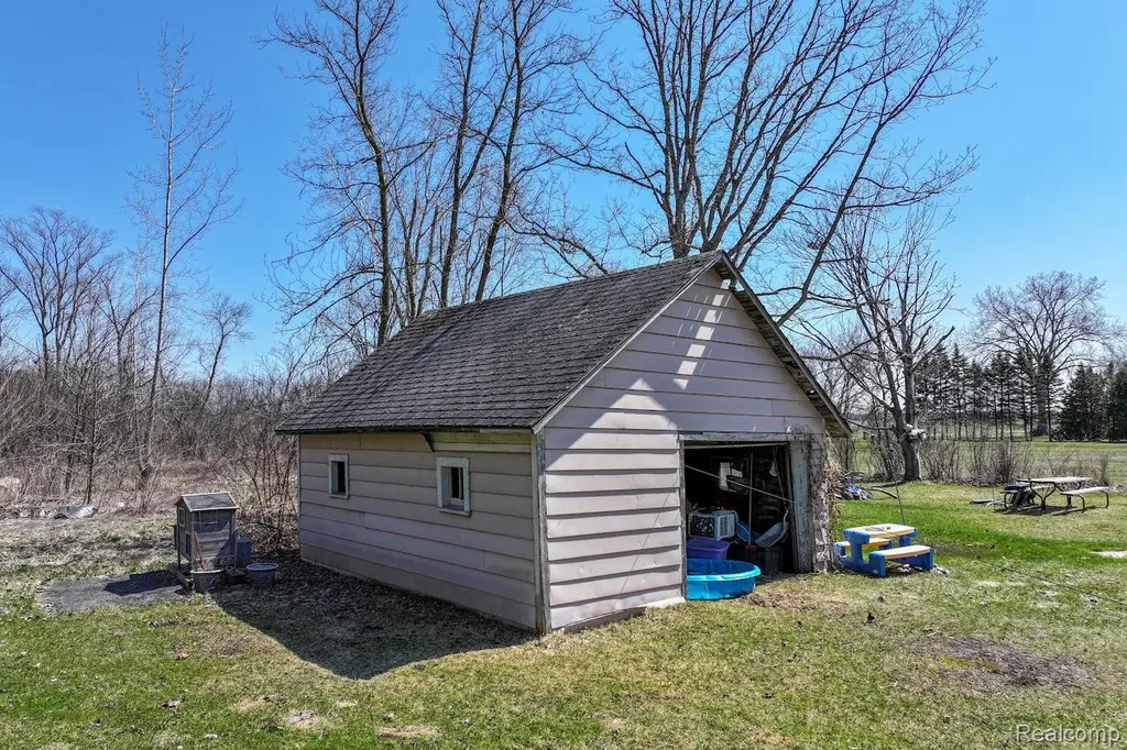 12181 Dixie Highway Birch Run Township MI 48415
