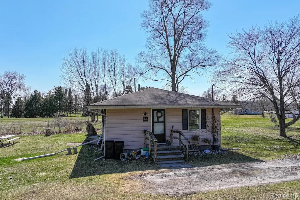 12181 Dixie Highway Birch Run Township MI 48415
