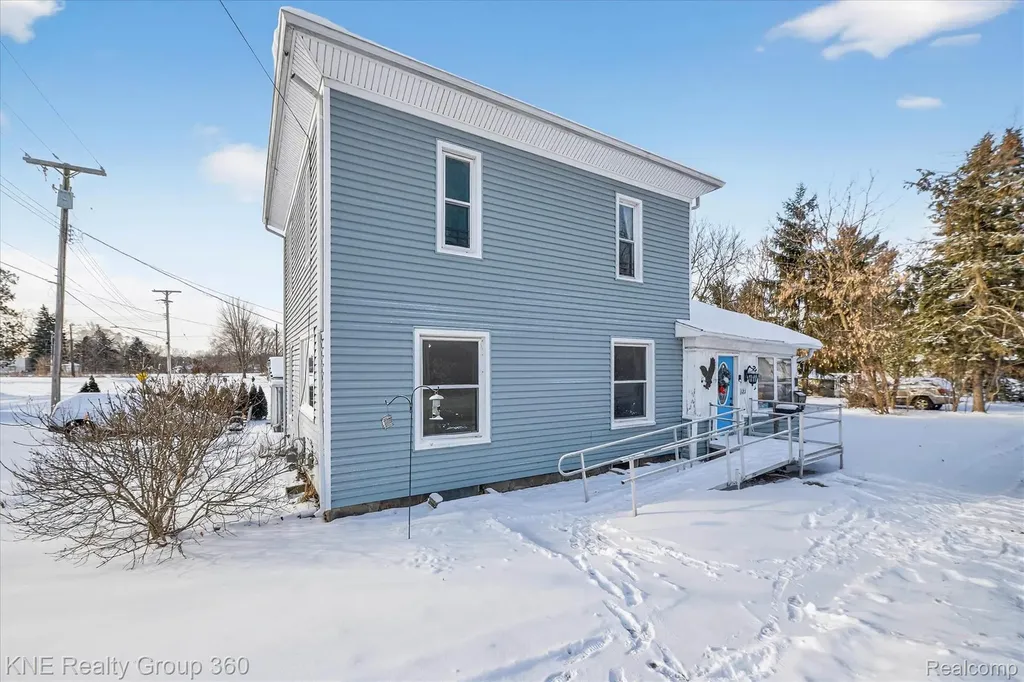 121 Livingston Street Howell City MI 48843