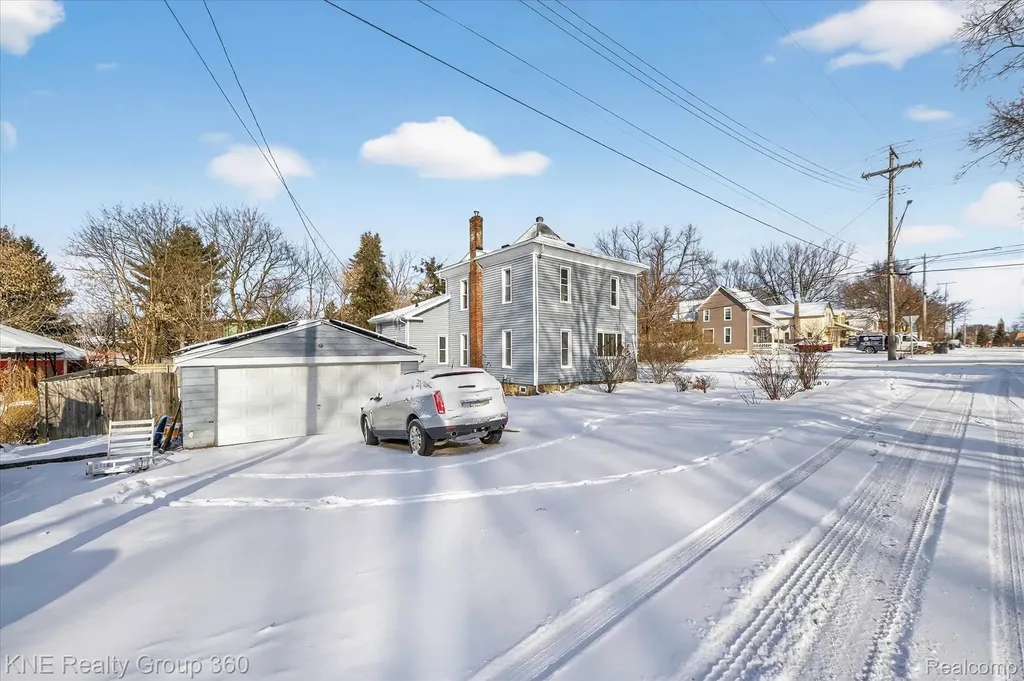 121 Livingston Street Howell City MI 48843