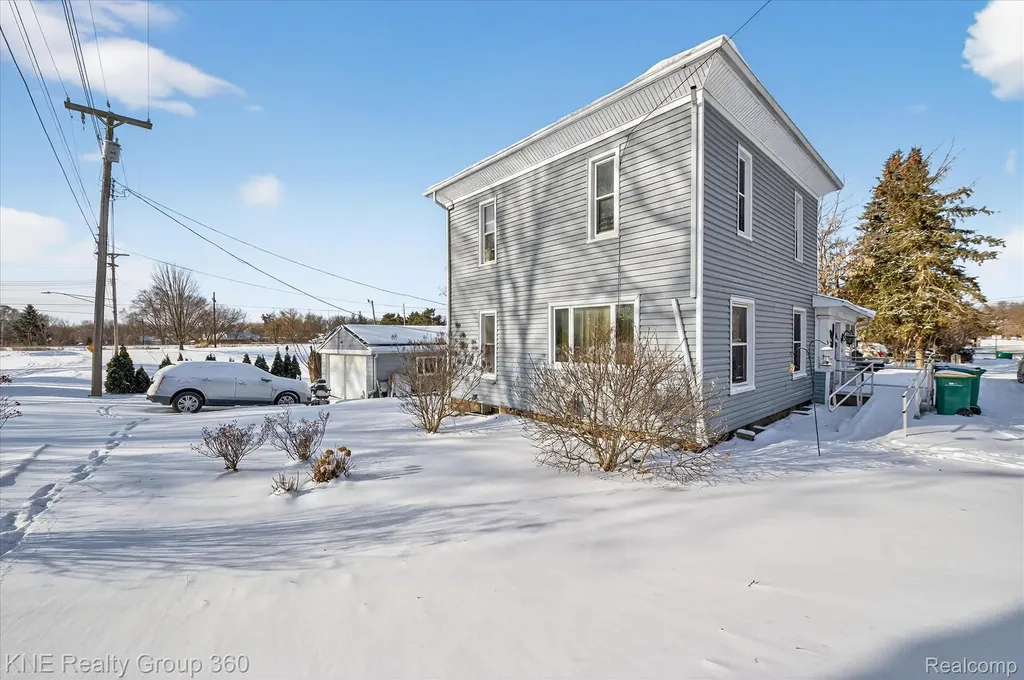 121 Livingston Street Howell City MI 48843