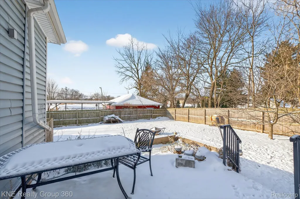 121 Livingston Street Howell City MI 48843
