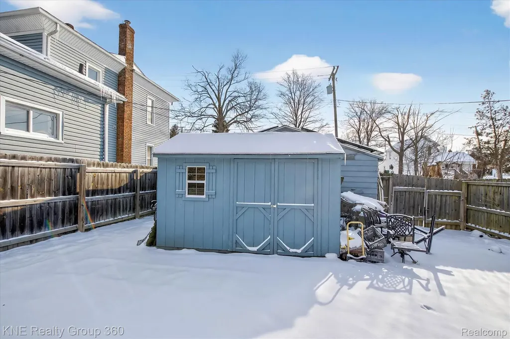 121 Livingston Street Howell City MI 48843