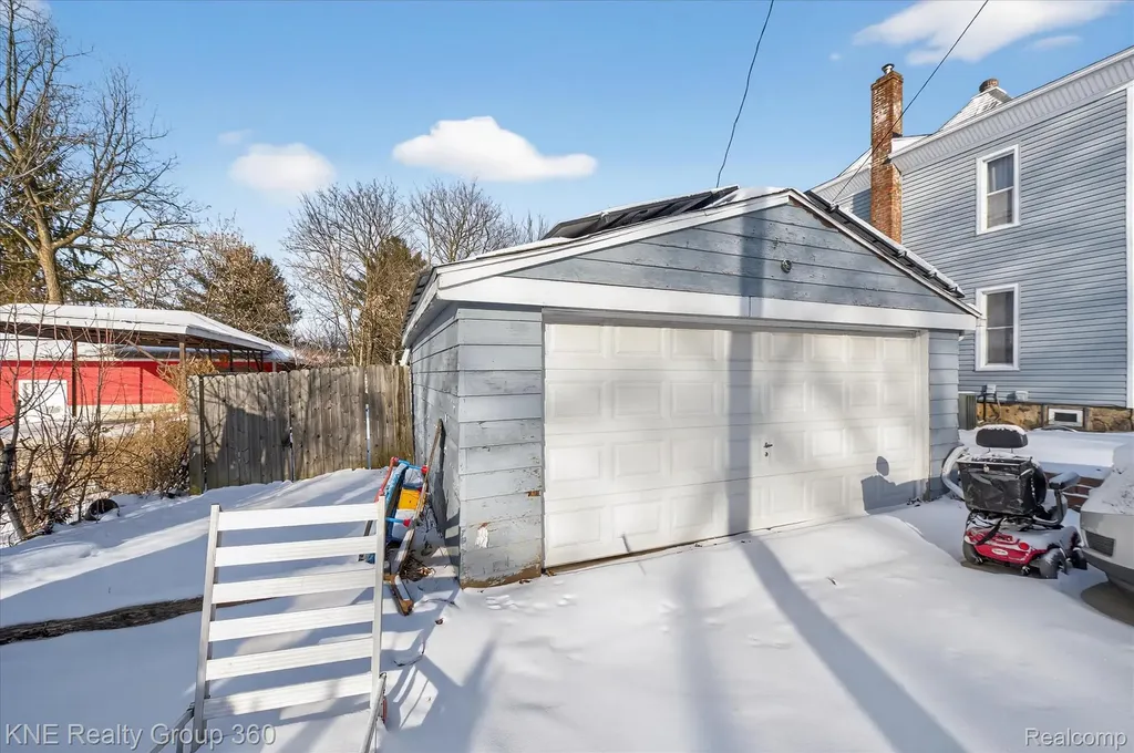 121 Livingston Street Howell City MI 48843