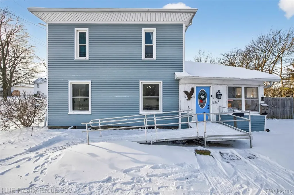 121 Livingston Street Howell City MI 48843