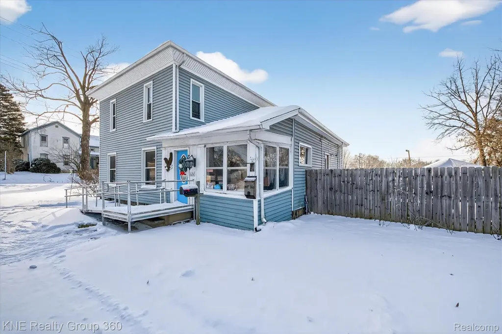 121 Livingston Street Howell City MI 48843