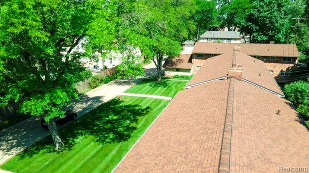 516 Neff Lane Grosse Pointe City MI 48230