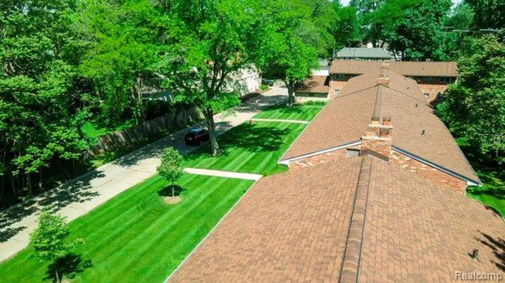 516 Neff Lane Grosse Pointe City MI 48230