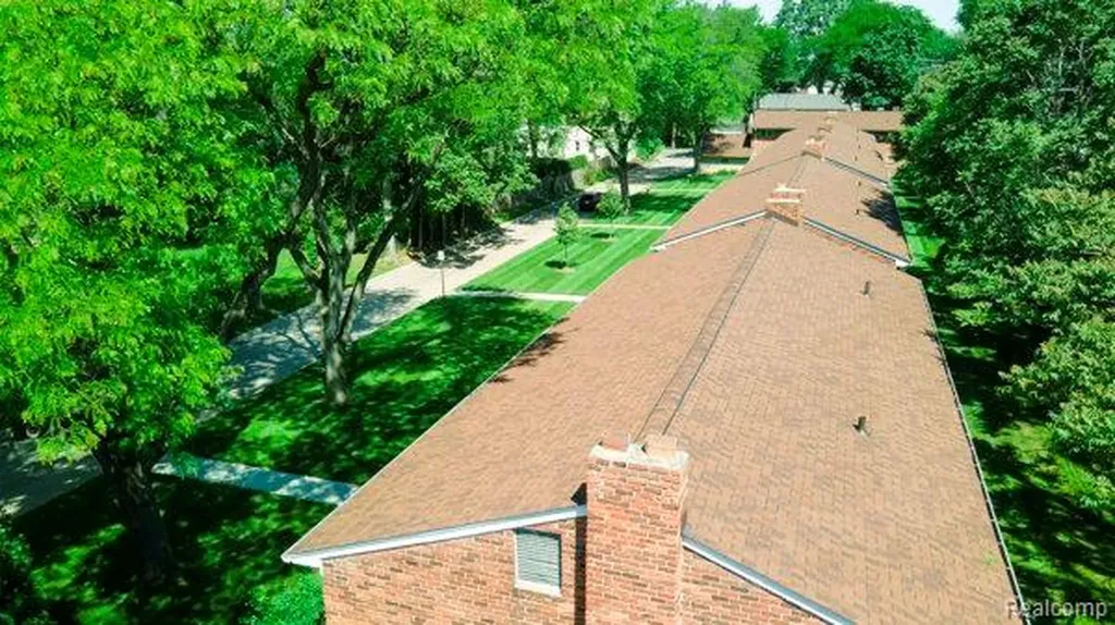 516 Neff Lane Grosse Pointe City MI 48230
