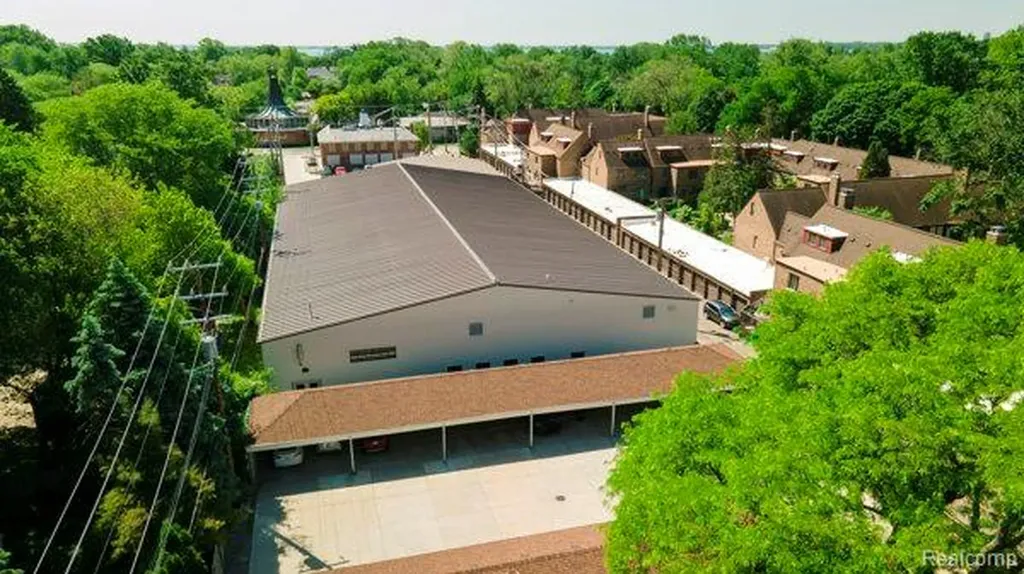 516 Neff Lane Grosse Pointe City MI 48230