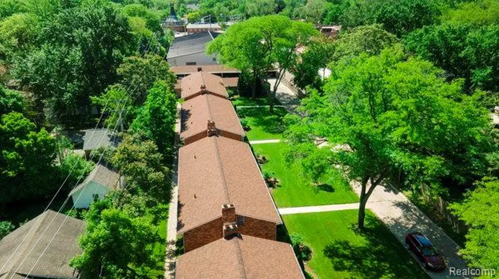 516 Neff Lane Grosse Pointe City MI 48230