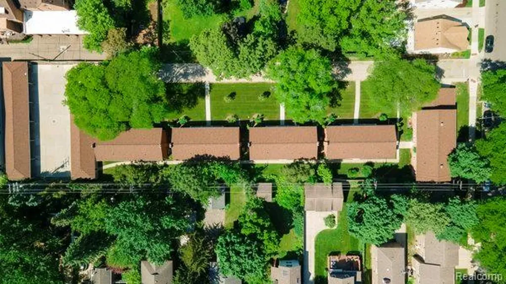 516 Neff Lane Grosse Pointe City MI 48230
