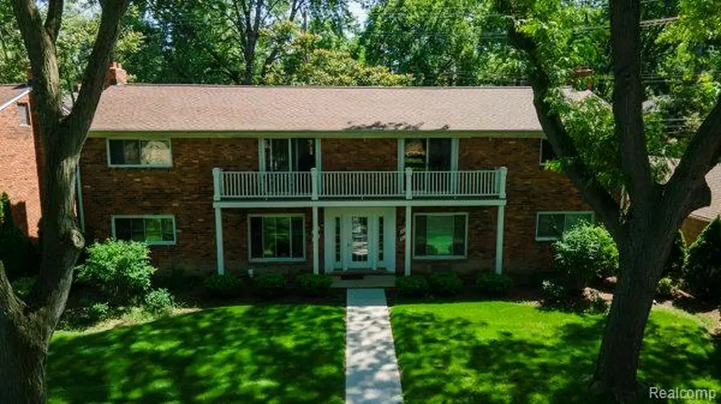 516 Neff Lane Grosse Pointe City MI 48230