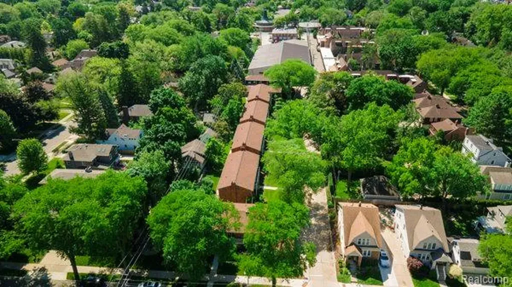 516 Neff Lane Grosse Pointe City MI 48230