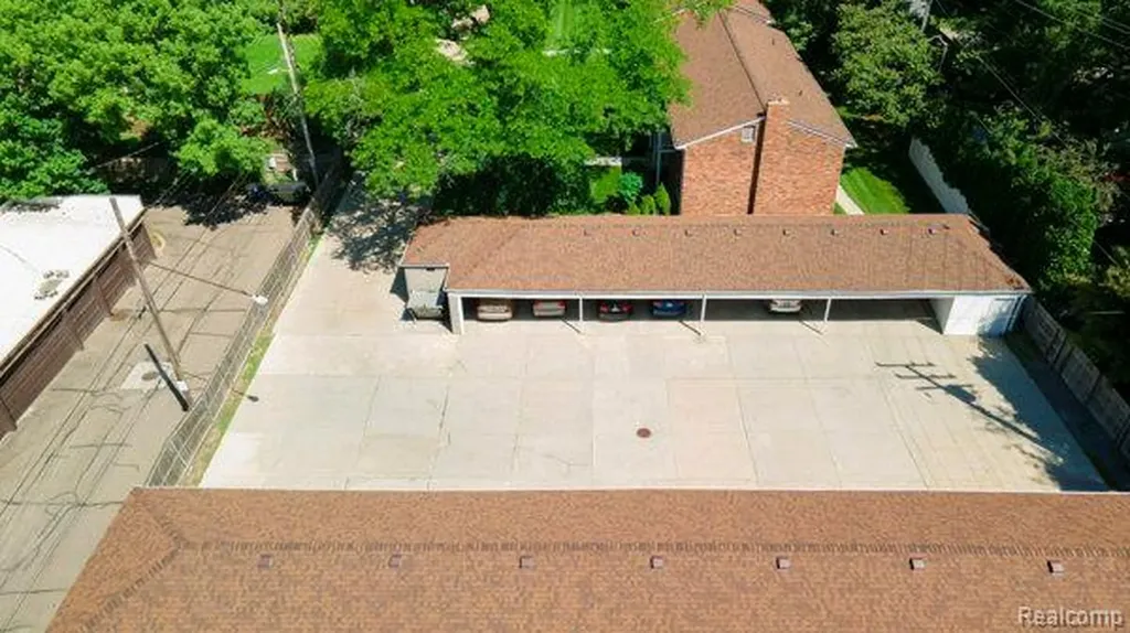 516 Neff Lane Grosse Pointe City MI 48230