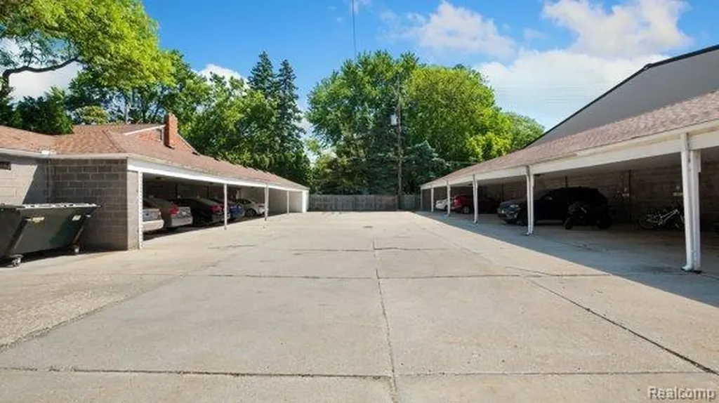 516 Neff Lane Grosse Pointe City MI 48230