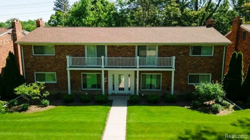 516 Neff Lane Grosse Pointe City MI 48230
