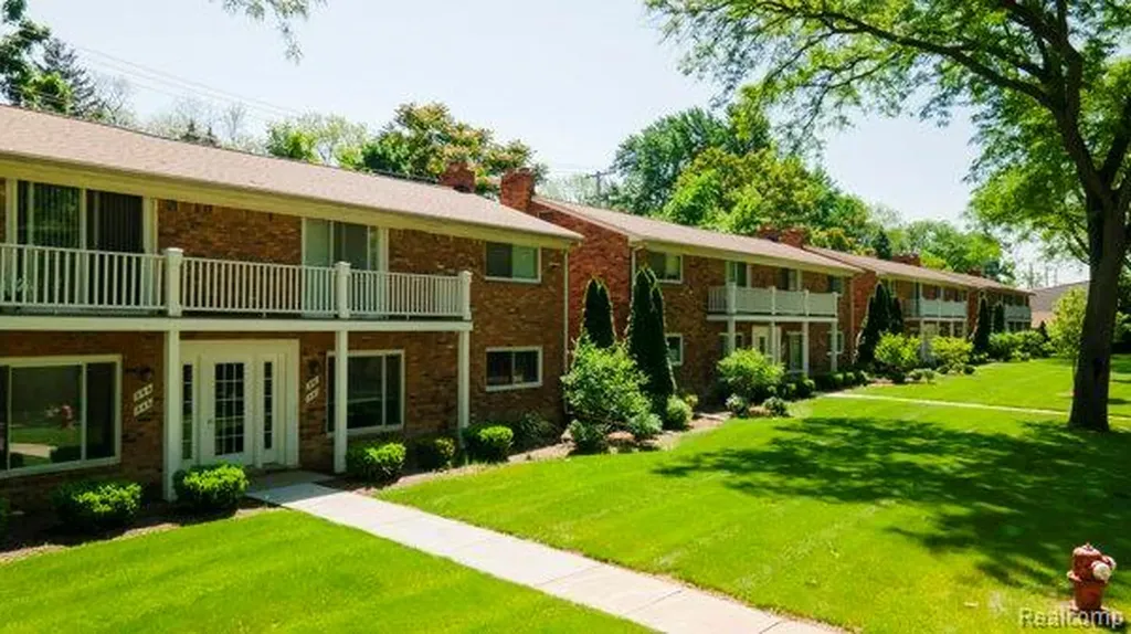 516 Neff Lane Grosse Pointe City MI 48230