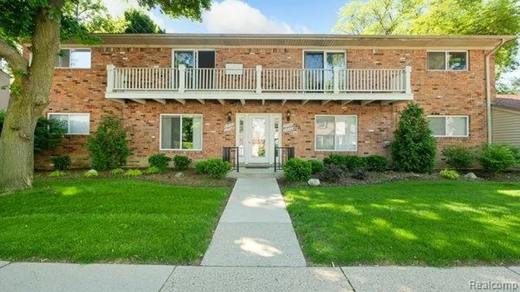 516 Neff Lane Grosse Pointe City MI 48230