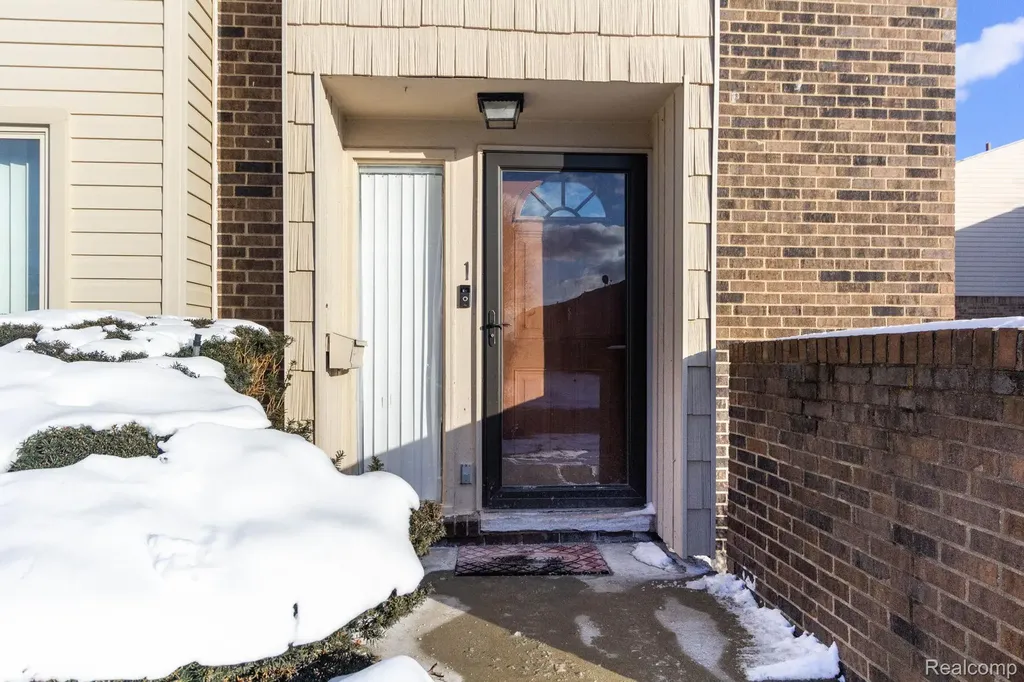 1 Fredericksburg Towne Street Southfield City MI 48075
