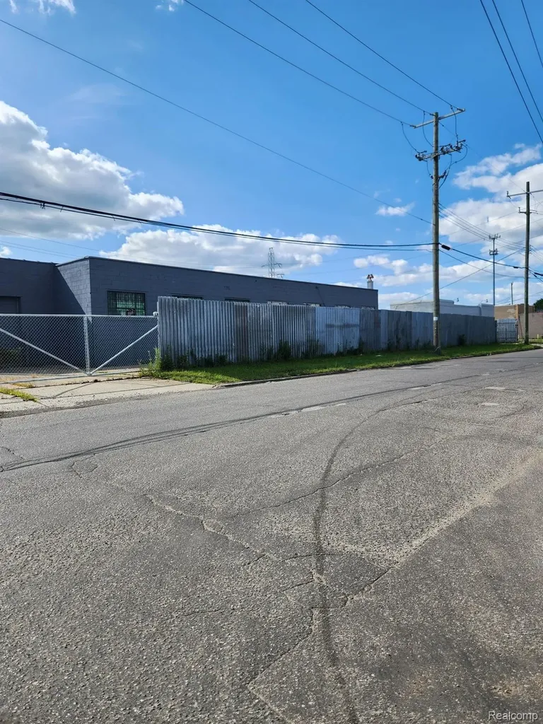 13507 Auburn Street Detroit City MI 48223