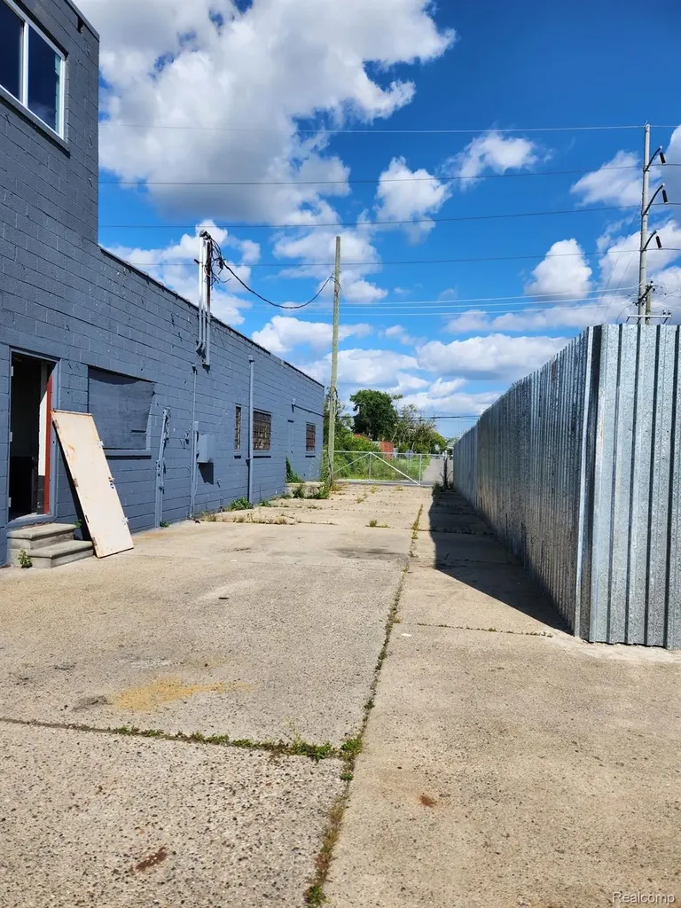 13507 Auburn Street Detroit City MI 48223
