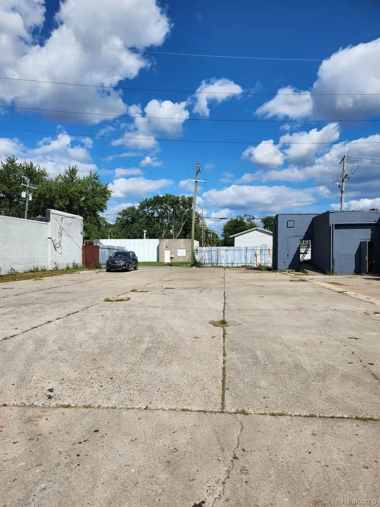 13507 Auburn Street Detroit City MI 48223