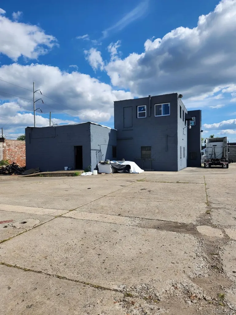 13507 Auburn Street Detroit City MI 48223