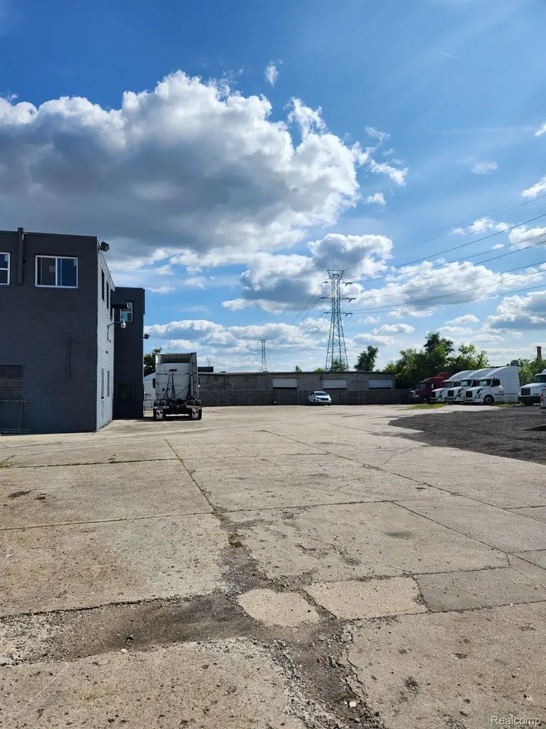 13507 Auburn Street Detroit City MI 48223