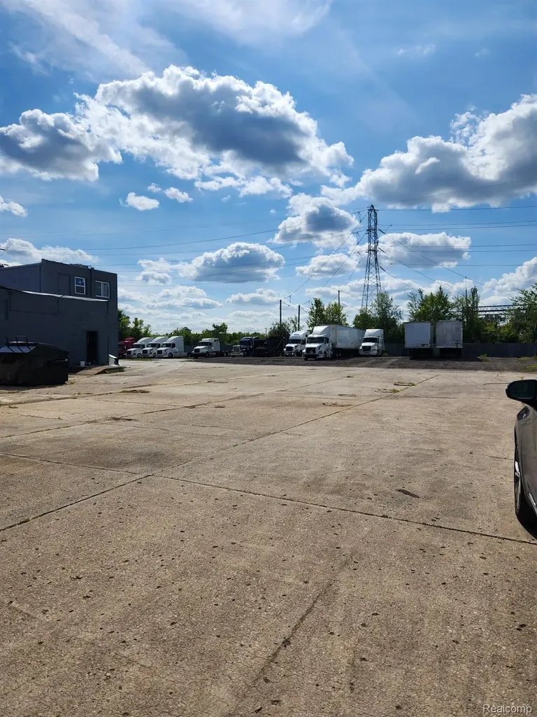 13507 Auburn Street Detroit City MI 48223