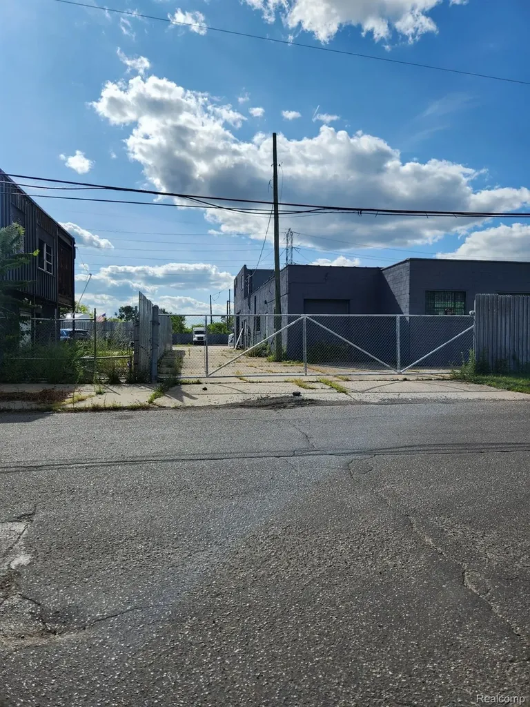 13507 Auburn Street Detroit City MI 48223