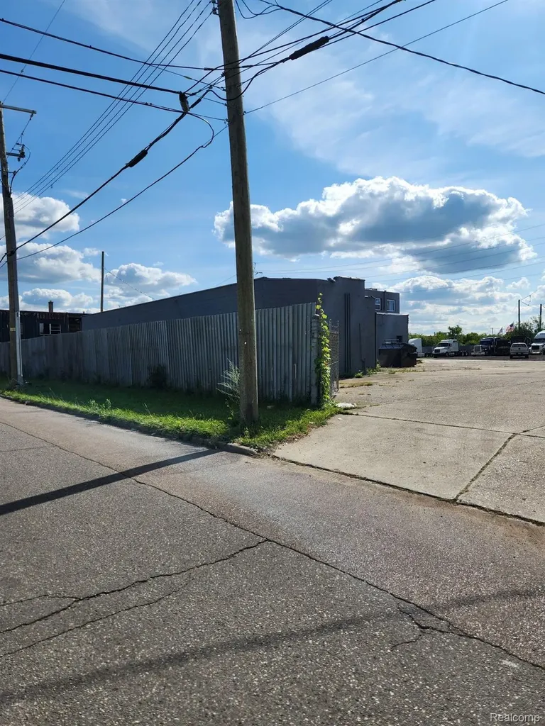 13507 Auburn Street Detroit City MI 48223