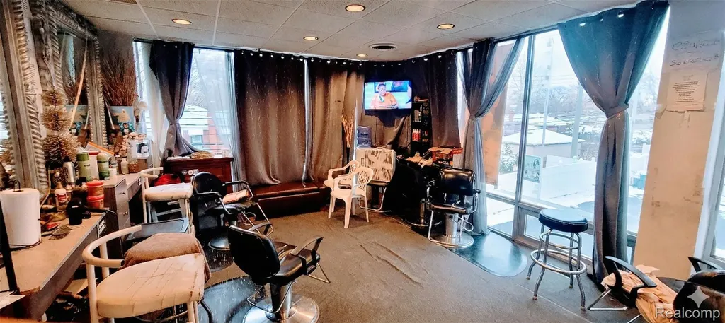 21910 Greenfield Road Oak Park City MI 48237